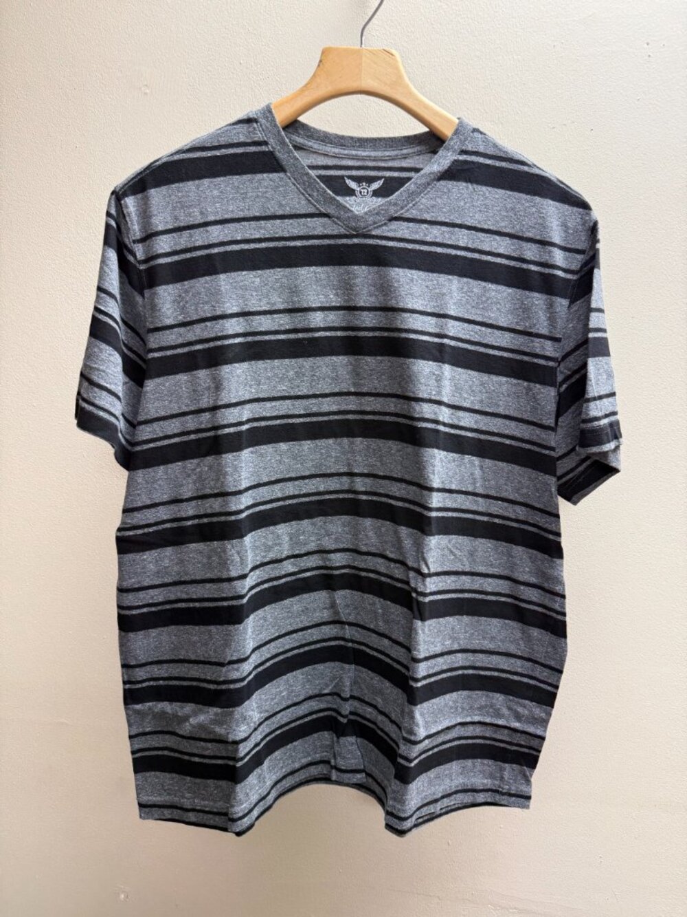 Faded Glory V-neck Men's XL short sleeve t-shirt
